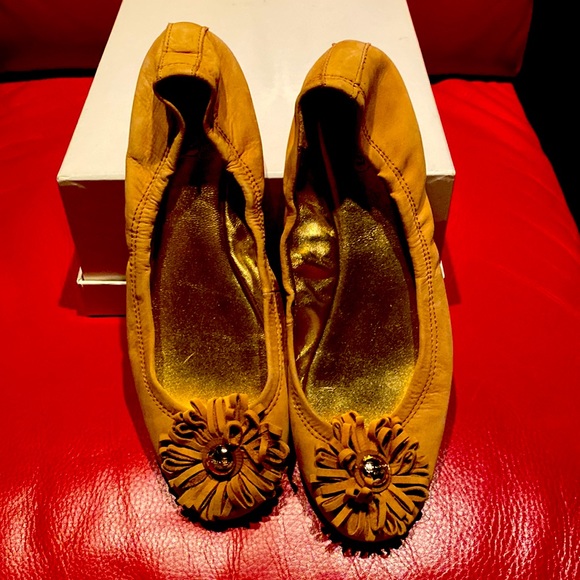 Coach Beautiful Nude Suede Gold Leather Lining Logo Flower Flats - Picture 2 of 12